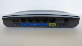 Cisco Linksys E3200 300 Mbps 4 Port Gigabit Wireless N Router E3200