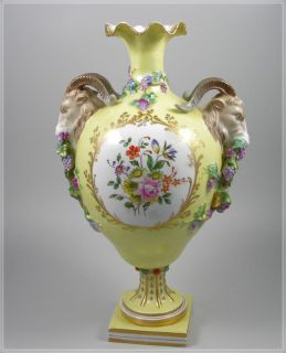 Limbach Vase ~1780 plastische Widderköpfe Blumen Vögel