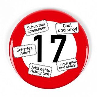 Verkehrsschild Button zum 17. Geburtstag Küche & Haushalt