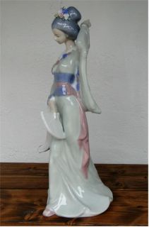 Porzellan Figur   Geisha   37 cm hoch   Traumhaft