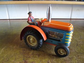GAMA Traktor 176