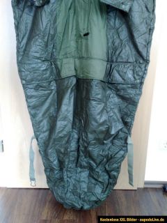 Verkauft wird ein Original Bundeswehr Winter Schlafsack mit Ärmeln