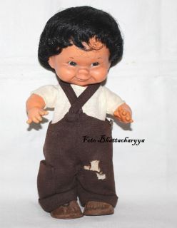 Hummel   Goebel   eine Puppe mit kurzem schwarzem Haar   Charlot Byj