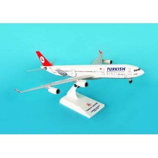 Skymarks SKR357 Turkish Airbus A340 300 1:200 (with gear) Clip