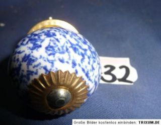 Nr. 432 Möbelknöpfe Porzellan blau gesprengelt