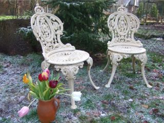 Gartenmöbel, wie aus altem Park, Gusseisen 1 Tisch + 2 Stühle
