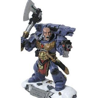 Sideshow   Warhammer 40 K Statue   Brother Strom Wolf   Space Wolves