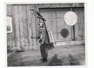 Pressefoto, Ein Mann Hubschrauber Pinwheel 1952