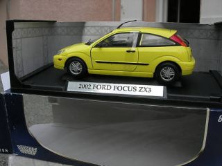 MOTOR MAX 1/18 FORD FOCUS ZX3 2002 REF 73127