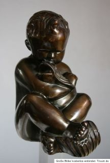signierte Künstler Bronze Skulptur   nackter KNABE PUTTO m. Fisch im