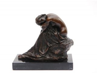 Bronze Figur Aktmodell erotisch auf edlem Marmorsockel (770)