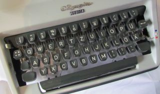 Mechanische Schreibmaschine Olympia Monica mit Gewährleistung