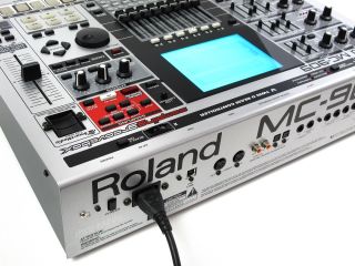 ROLAND MC 909 MC909 Sampling Groovebox + 256MB RAM + 1J GEWÄHR